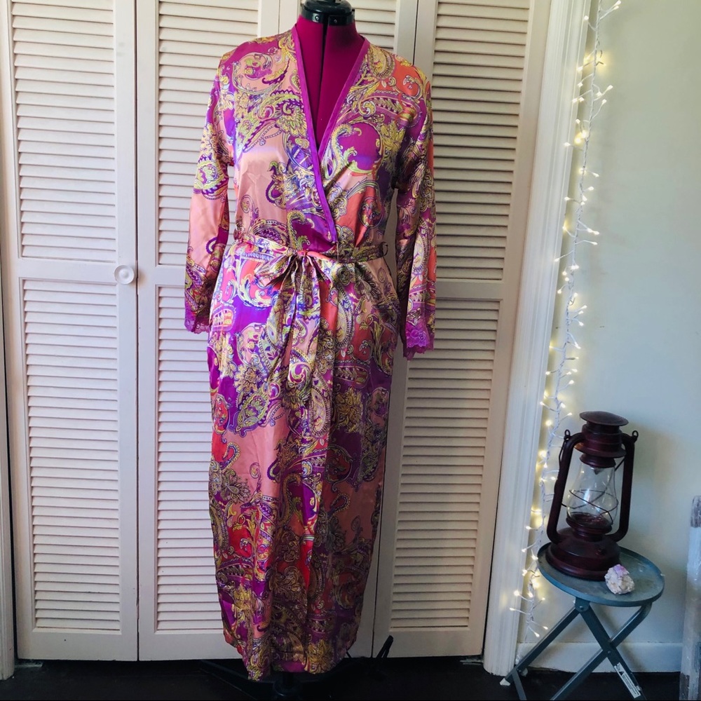 🔴 Jones New York paisley robe